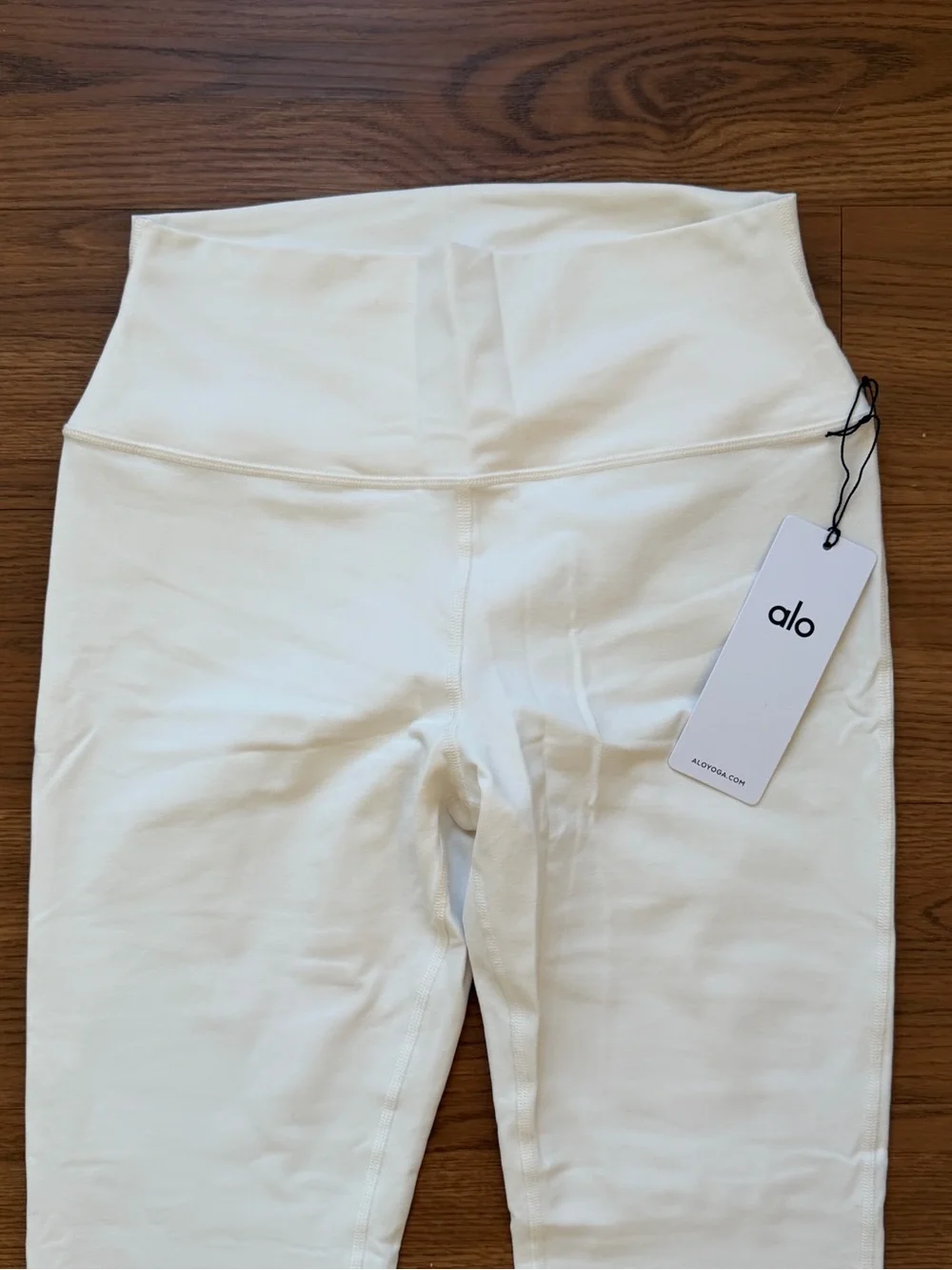 Alo Airbrush High Waisted 7/8 Bootcut Legging in Ivory